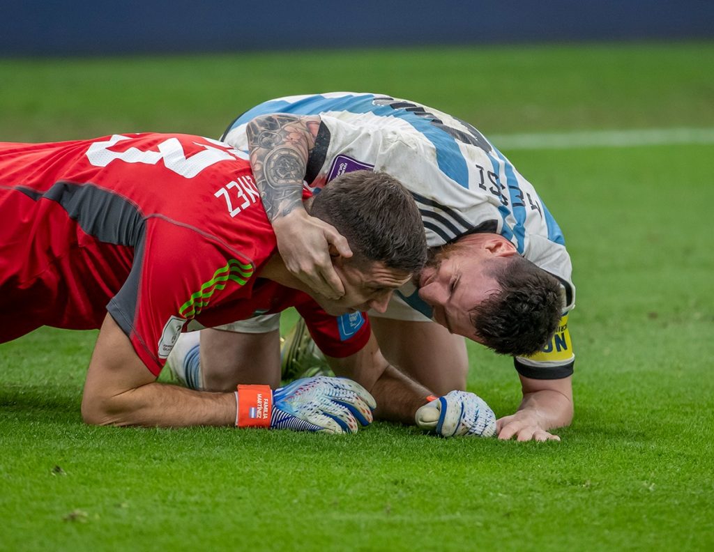 Messi fue el jugador más sobresaliente del partido al anotar dos cobros desde el punto penal, así como el arquero Dibu Martínez. /FOTOS: JUAN ANTONIO SÁNCHEZ.