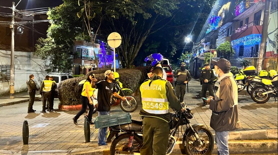 Policía en los alumbrados 