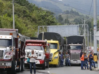Este es el panorama en el Peaje Aburrá, por la protesta de los transportadores por el alza de peajes.