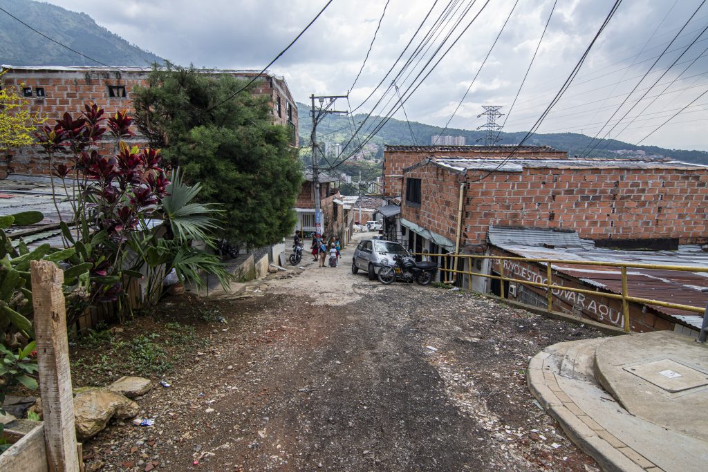 Las vías en mal estado han agudizado otras problemáticas en este sector. /FOTO: ALCALDÍA DE MEDELLÍN. 