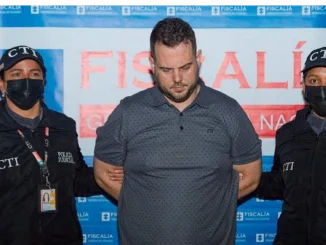 John Poulos no aceptó los cargos y se declaró inocente.