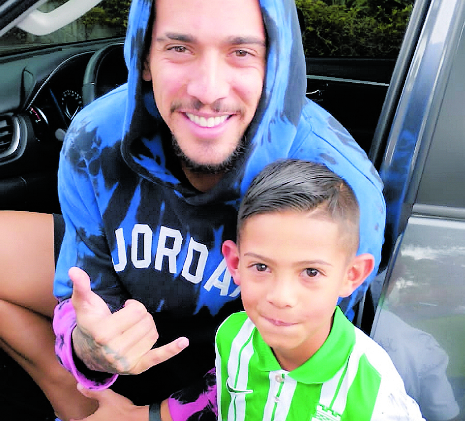 Aquí está Thiago con Francisco Da Costa. / FOTO: CORTESÍA.