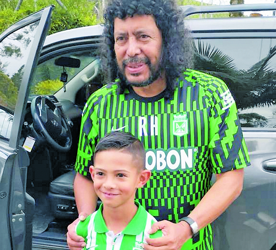 ené Higuita posó también con él. / FOTO: CORTESÍA. 