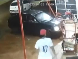 Joven atropelló en 2 oportunidades a su padrastro.