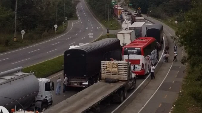 Desde esta mañana se levantó el bloqueo en el Peaje El Trapiche.