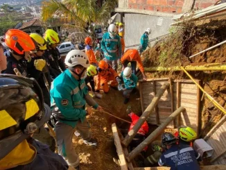 Rescate bomberos en Manrique
