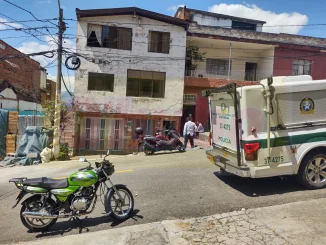 En esta casa de Villa Hermosa fue encontrado el hombre, asesinado a puñaladas.