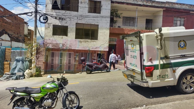 En esta casa de Villa Hermosa fue encontrado el hombre, asesinado a puñaladas.