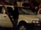 Indígenas cogieron a palo y piedras un carro en el Centro