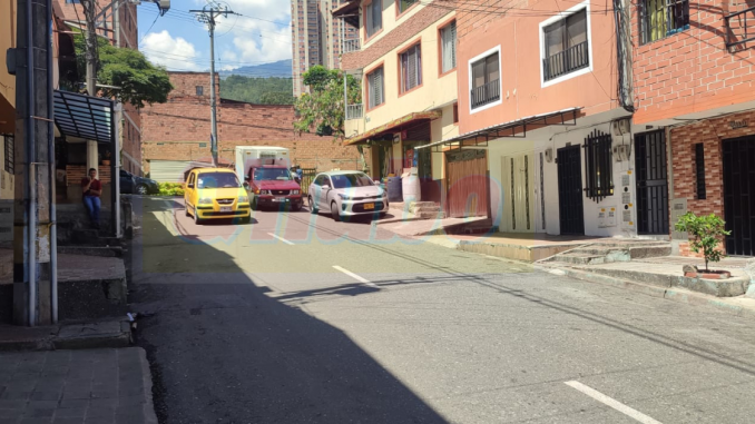 En este punto del barrio La Cabaña de Bello, Carlos Álvarez fue interceptado por los dos sujetos.