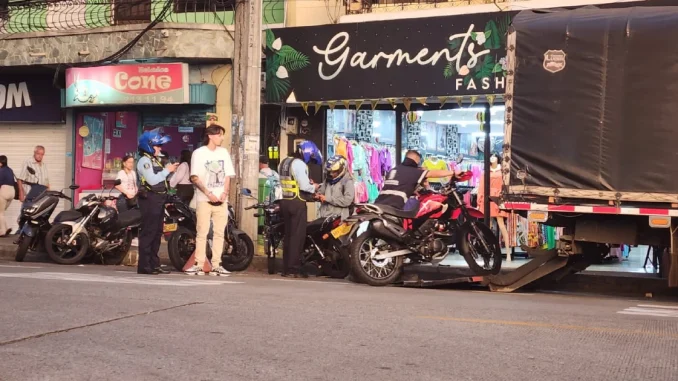 Tránsito, motos, retén, motociclistas, Manrique, Metroplús, infracción, Q’Hubo Medellín