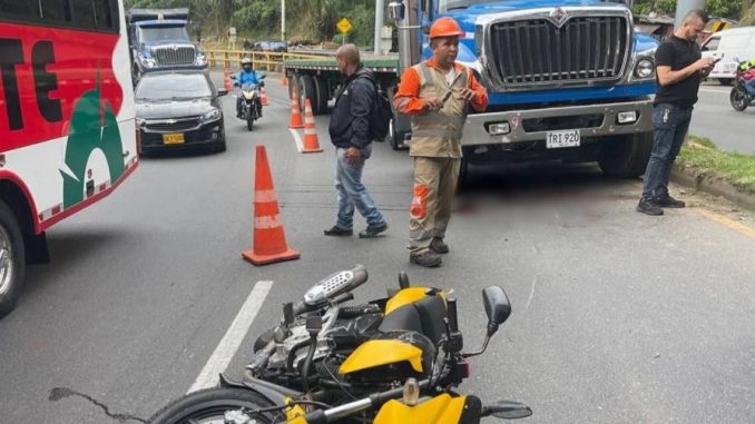 Motociclista falleció tras accidente de tránsito.