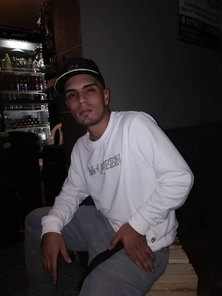 Al hombre lo hallaron en una quebrada con una herida de bala.