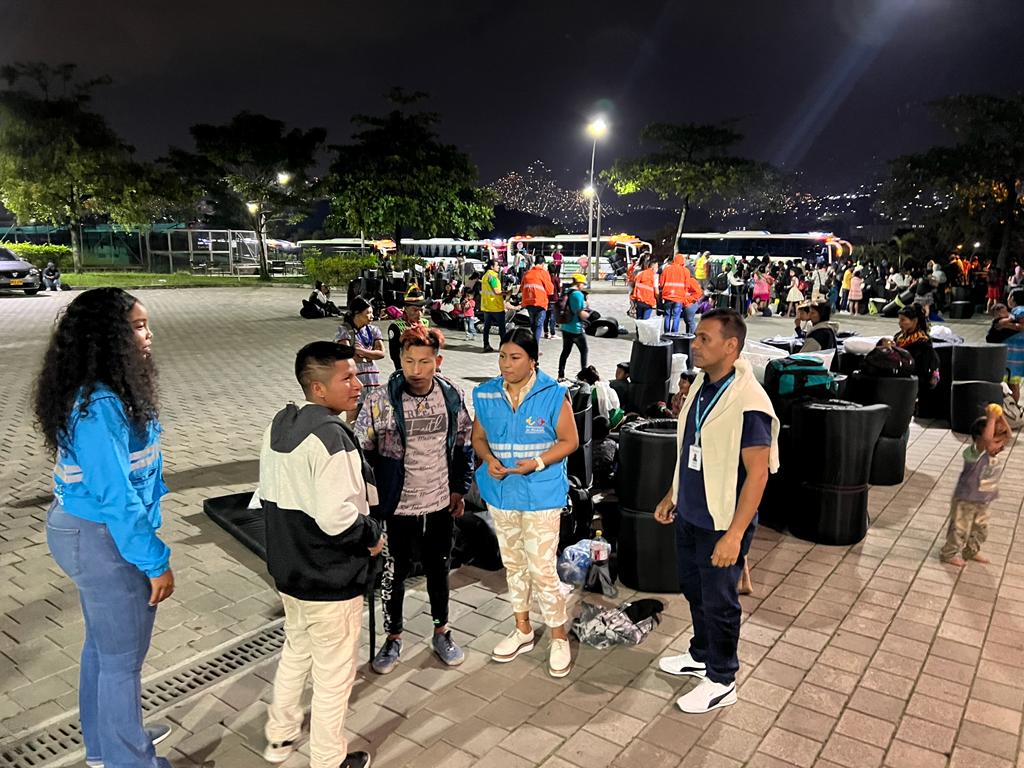 Diálogo con la comunidad indígena. /FOTOS: PERSONERÍA DE MEDELLÍN. 