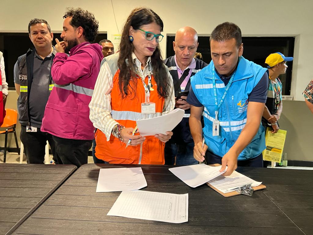 Diálogo con la comunidad indígena. /FOTOS: PERSONERÍA DE MEDELLÍN. 