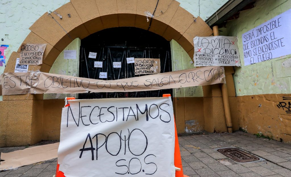 Así rechazan los estudiantes y los docentes las supuestas intimidaciones del rector de la Institución Educativa La Milagrosa. /FOTOS: JAIME PÉREZ. 