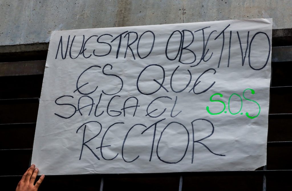Así rechazan los estudiantes y los docentes las supuestas intimidaciones del rector de la Institución Educativa La Milagrosa. /FOTOS: JAIME PÉREZ. 