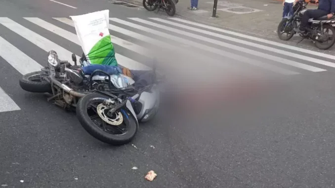 El hombre que iba en la motociclista falleció en el lugar.