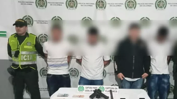 Los hombres intentaron huir en una moto y un taxi tras robar el supermercado en Aranjuez.