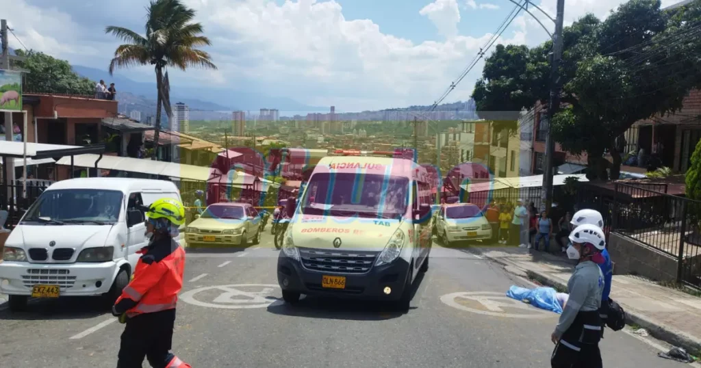 La mujer fue socorrida por los bomberos de Bello, quienes llegaron al lugar en el barrio Niquía Camacol
