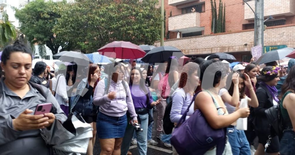Así fue la movilización de las mujeres en Medellín. /FOTOS: ALEJANDRA MORALES. 