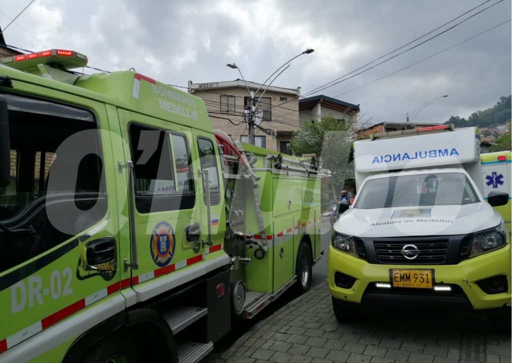 Así era el panorama a las afueras del colegio Doce de Octubre, en la ciudad de Medellín posteriores al accidente. /FOTO: SUSANA COGUA
