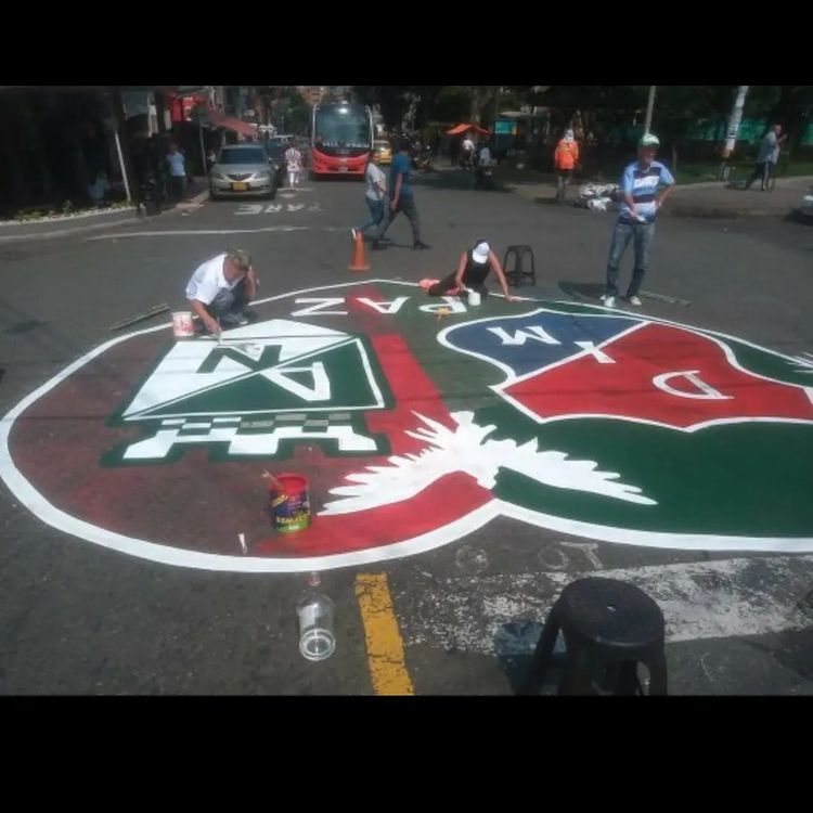 Un corazón con los escudos de Nacional y Medellín con la palabra paz. /FOTOS: PRENSA PAISA. 
