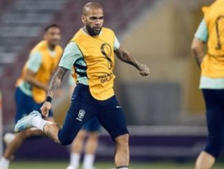 Dani Alves organiza torneos de fútbol en la cárcel