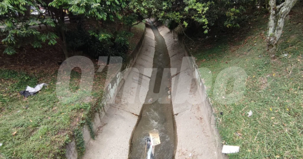 En esta canalización, ubicada en el barrio Belén Miravalle, fue hallado el cadáver