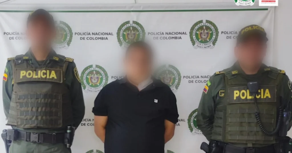 El hombre habría asesinado a su compañera sentimental, y dormido con el cuerpo hasta que fue encontrado en el municipio de Caldas.