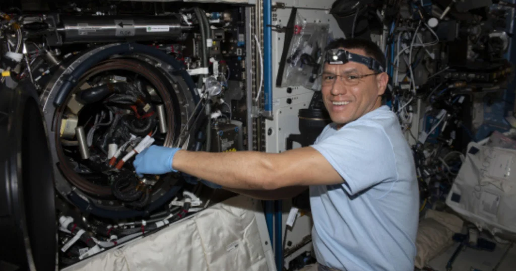 El astronauta Frank Rubio fue escogido entre más de 18 mil aspirantes para esta misión. /FOTO: EFE. 