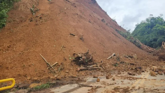 Vías, autopista Medellín - Bogotá, derrumbe, vía cerrada, emergencia, deslizamiento, carretera, Q’Hubo Medellín