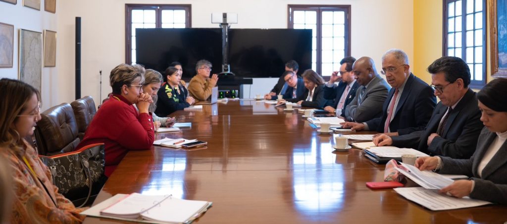 Primera reunión en busca de eximir a colombianos de visa para viajar a EE.UU. /FOTO: CANCILLERÍA DE COLOMBIA. 