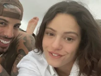 La cantante Rosalía anunció su compromiso, después de 3 años de relación con Rauw Alejandro.