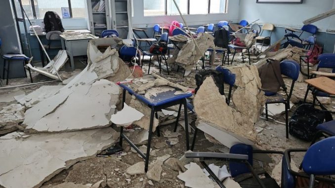 Niños heridos por colapso de techo en colegio de medellín