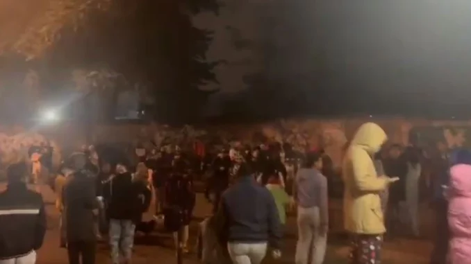 El temblor se presentó a eso de las 4:20 de la mañana, y generó pánico entre las personas.