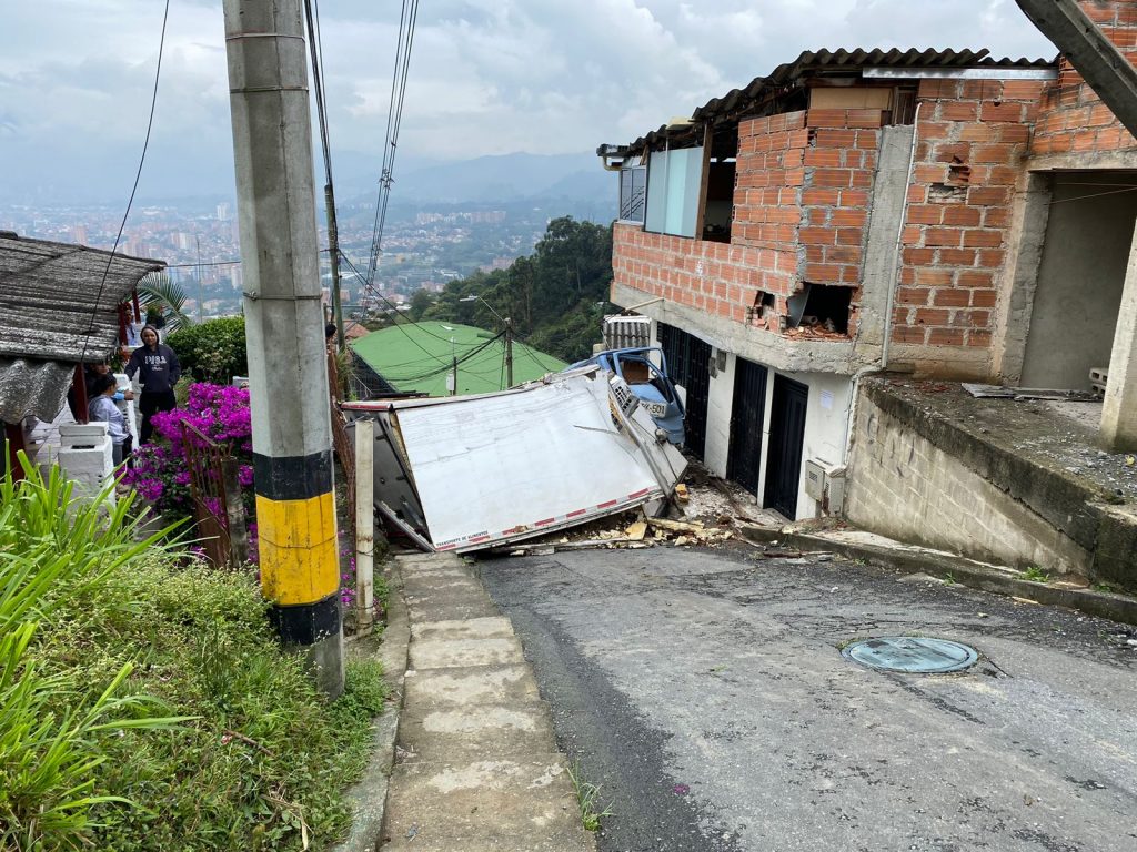 Accidente en Juan XXIII con un camión 