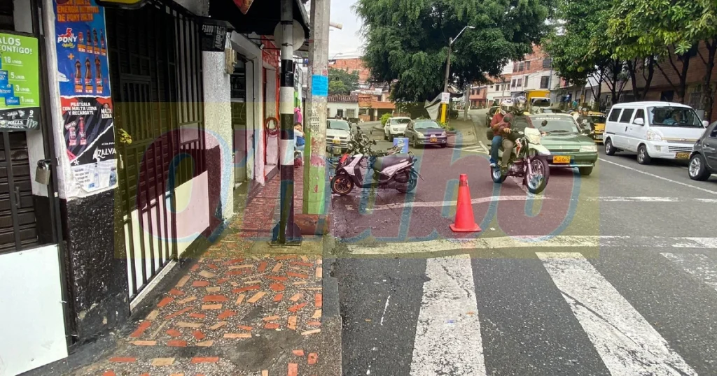 Hombre asesinado en un andén en Manrique 