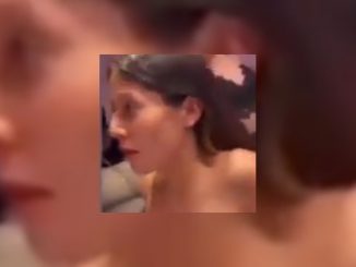 mujer-hablo-en-el-restaurante