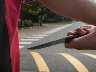 Hombre alemán resultó apuñalado por dos sujetos que querían hurtarle