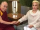 El Dalái Lama está siendo cuestionado por sus actitudes inapropiadas.