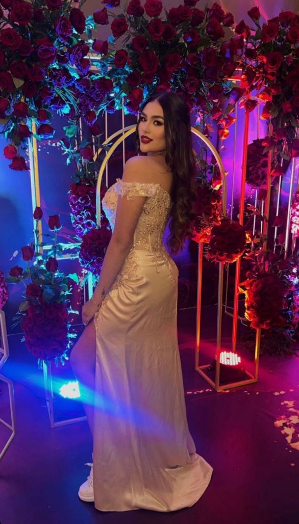Vestuario de Miranda Yepes en su fiesta de 18 años. 