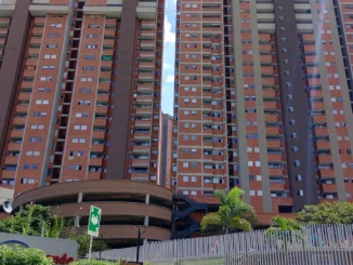 Joven murió al caer de un piso 27