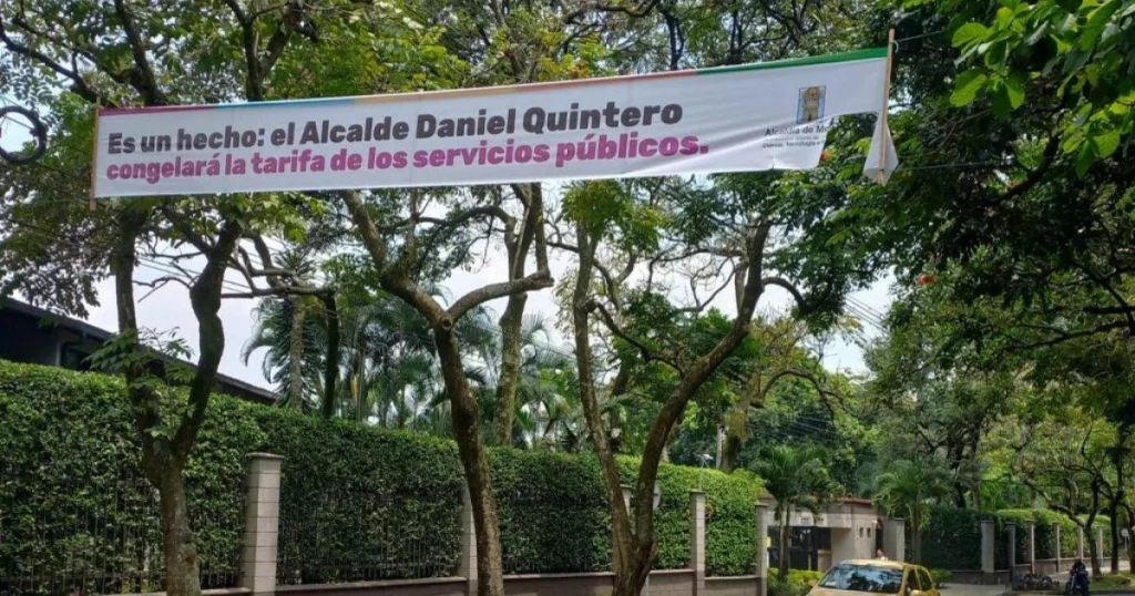 50 vallas como estas fueron instaladas en toda la ciudad por la alcaldía de Quintero.