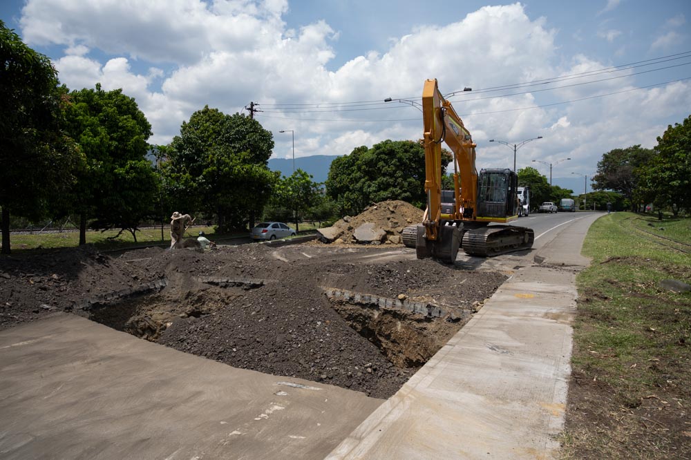 Arreglos en hueco de la avenida Paralela 