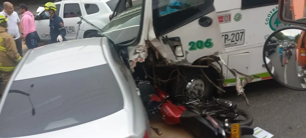 Accidente-de-transito-en-la-autopista-Norte-2