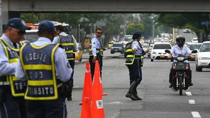 Agentes de tránsito Cali