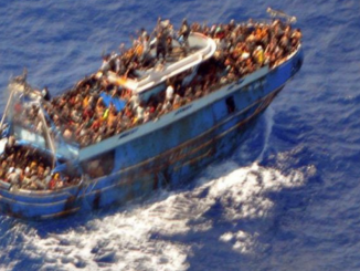 El barco transportaba migrantes de Pakistán y Egipto.