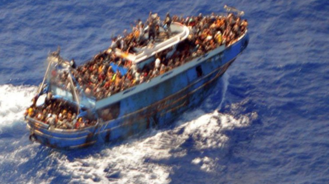 El barco transportaba migrantes de Pakistán y Egipto.