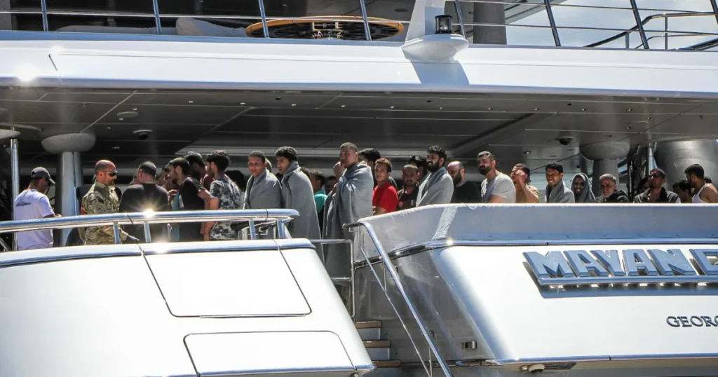 El barco lleno de migrantes había partido de Libia y esperaba pasar desapercibido hasta llegar a las costas italianas. 